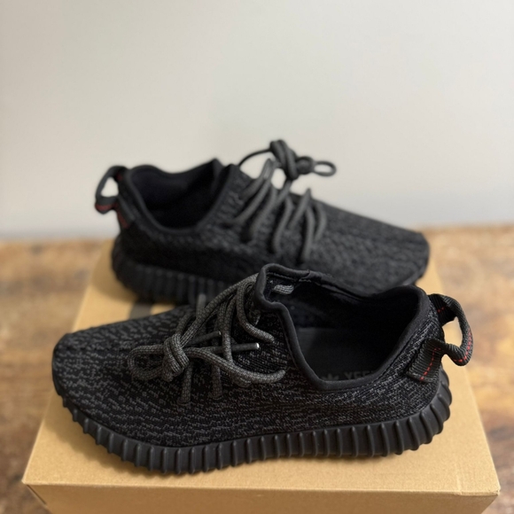 Yeezy 350 Pirate Black US 6M (7.5W) - Picture 4 of 4